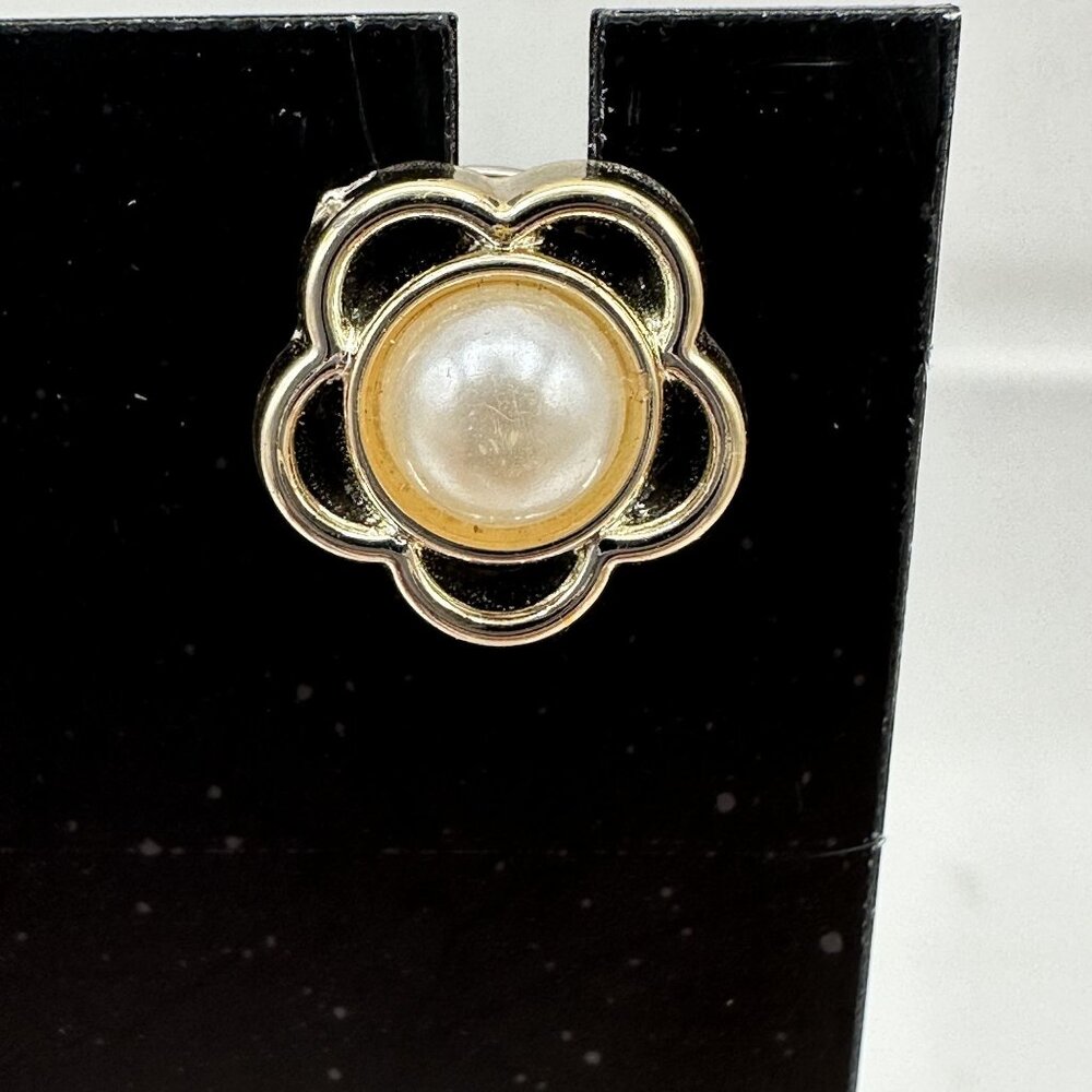 Gold Tone Flower Brooch Faux Pearl Center Lapel Pin Back Collar Loops Classic